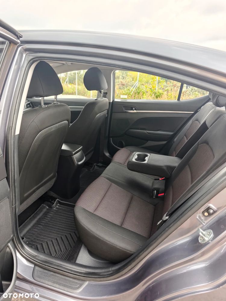 Hyundai Elantra 1.6 Classic Plus - 11