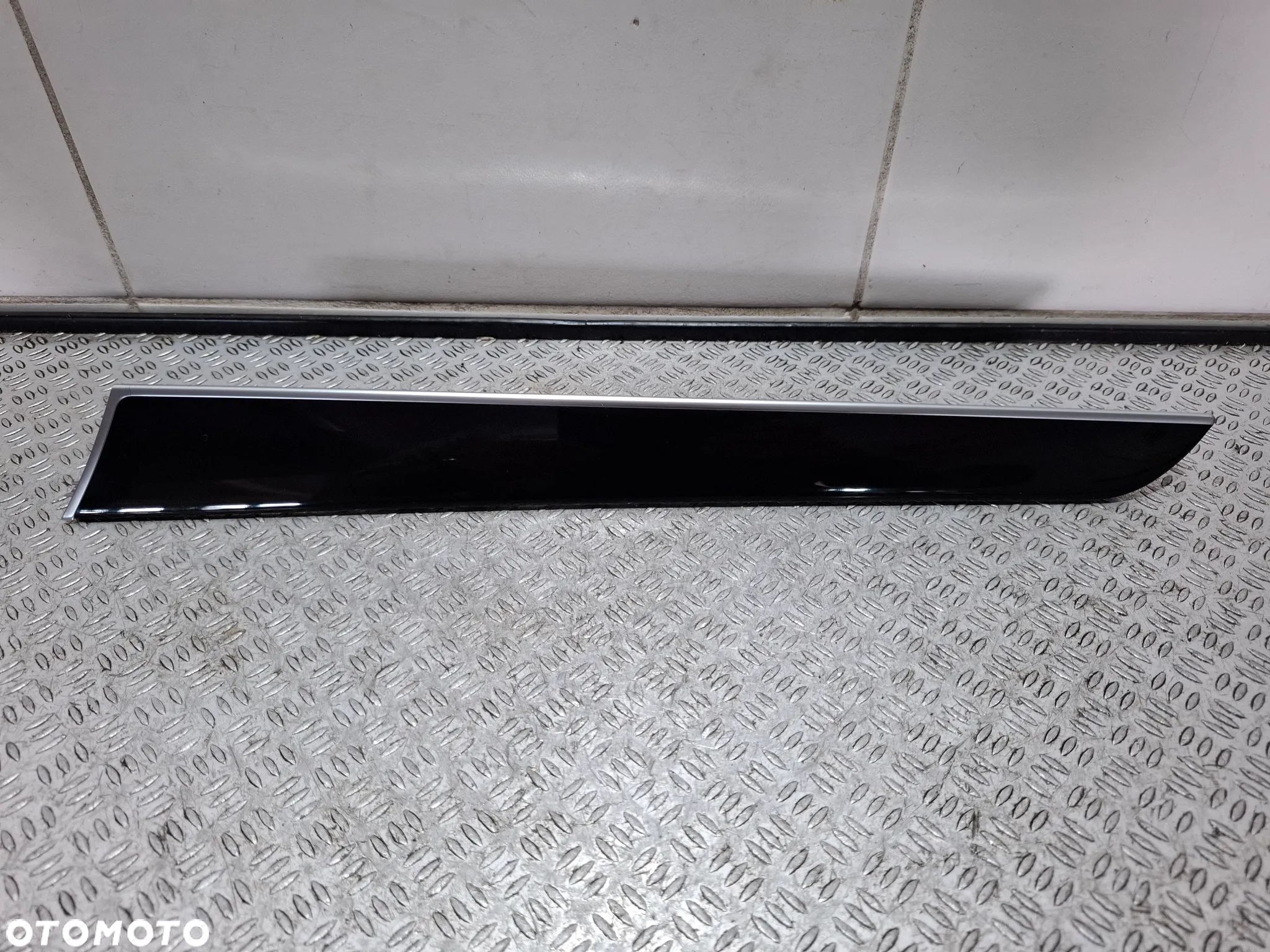 Listwa dekor boczka drzwi prawy przód Audi A4 B8 lift 2013 rok nr 8K0867410J - 1