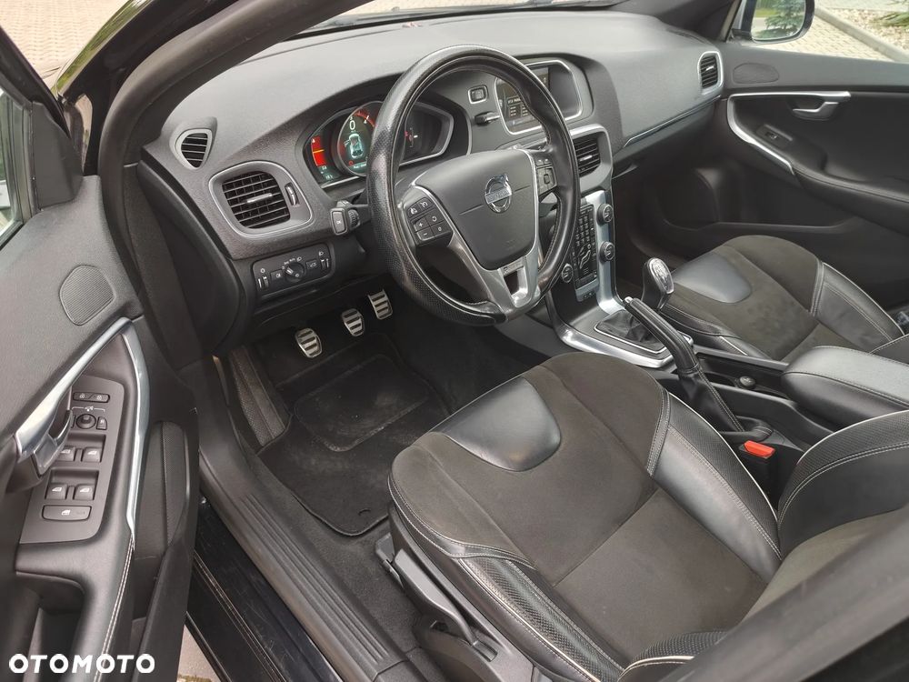 Volvo V40 D2 R Design - 9