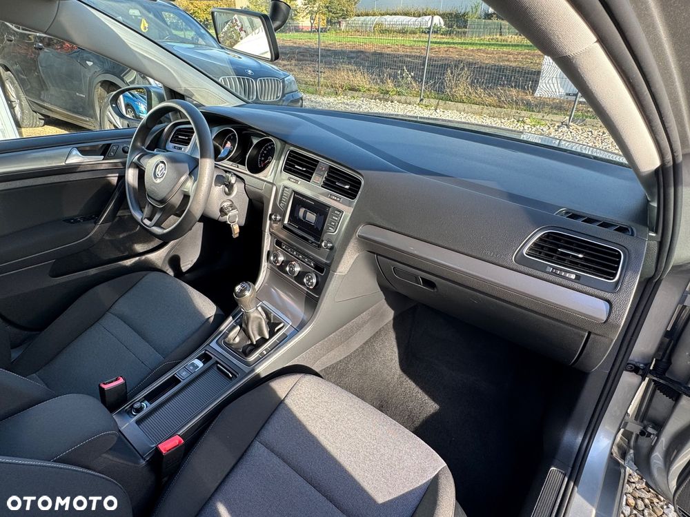 Volkswagen Golf - 22