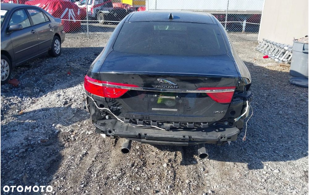 Jaguar XF 35t Prestige - 13