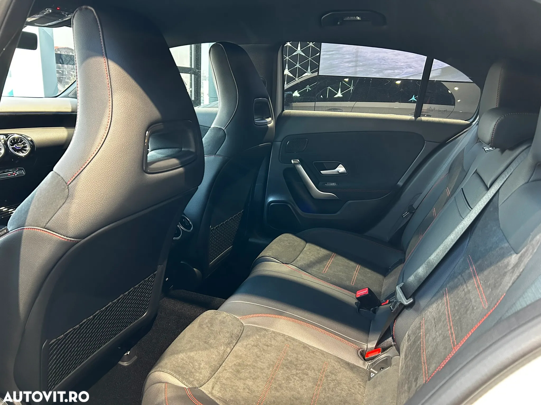 Mercedes-Benz A 220 4Matic 7G-DCT AMG Line - 11