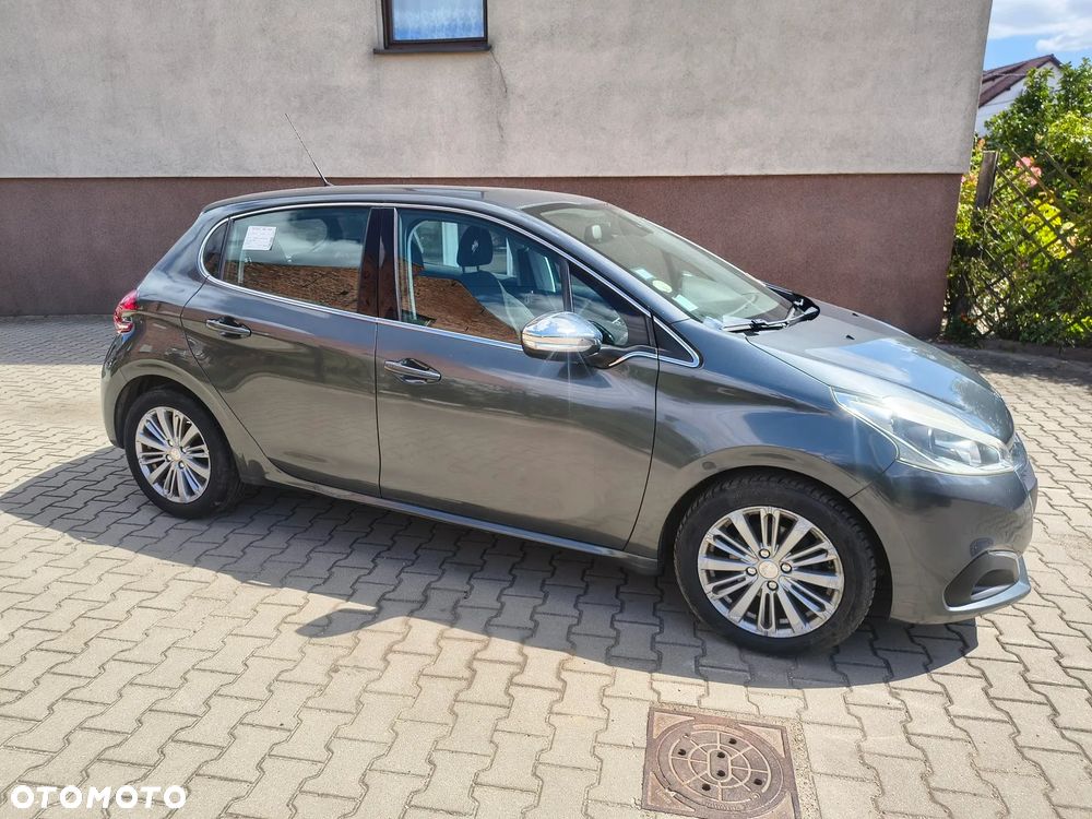 Peugeot 208 - 5
