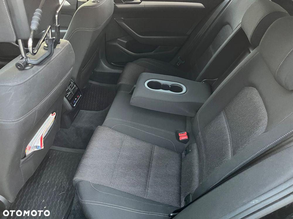 Volkswagen Passat Variant 2.0 TDI SCR DSG (BlueM Tech) Comfortline - 12