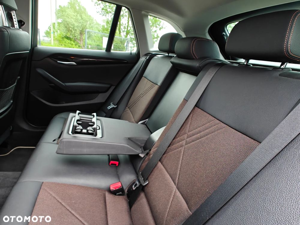 BMW X1 sDrive18d Sport Line - 11