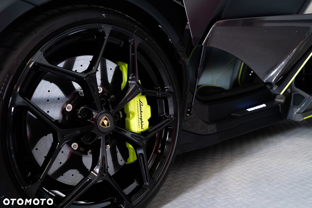 Lamborghini Revuelto - 14