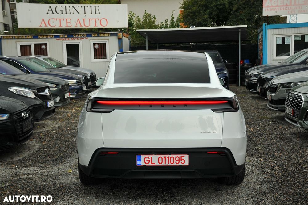Tesla Model Y Long Range Dual Motor AWD - 5