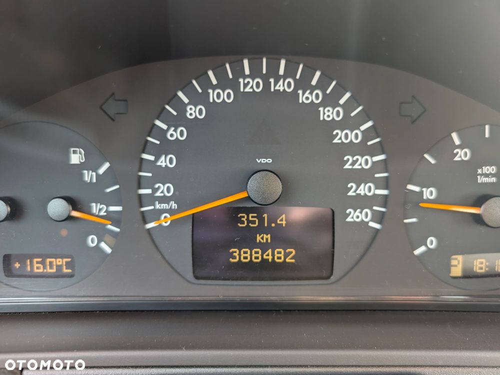 Mercedes-Benz Klasa E 320 T CDI Elegance - 8