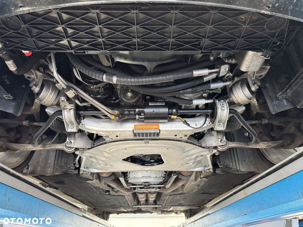 BMW Seria 5 550i Sport-Aut - 37