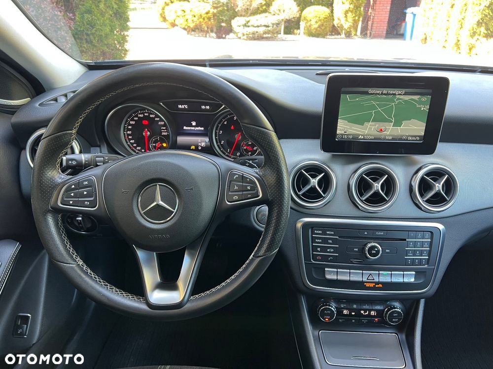 Mercedes-Benz GLA 200 7G-DCT AMG Line - 28