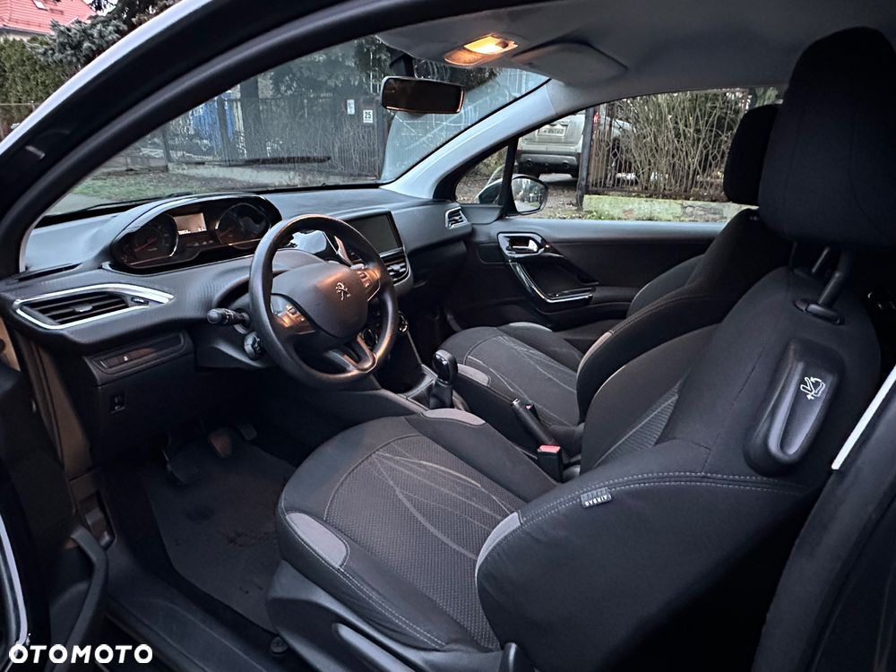 Peugeot 208 - 7