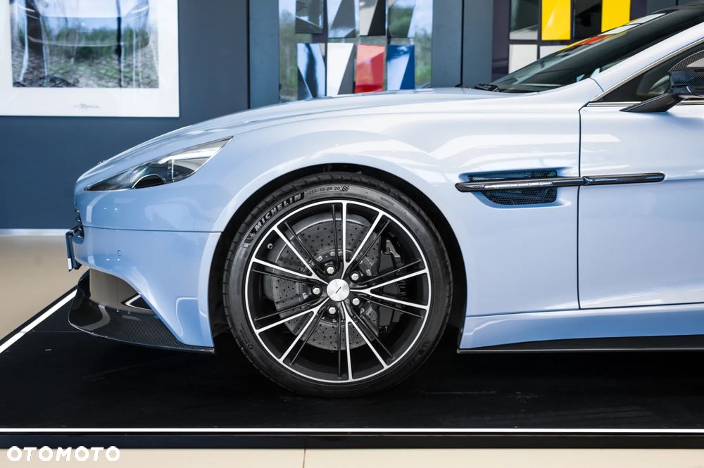 Aston Martin Vanquish - 3