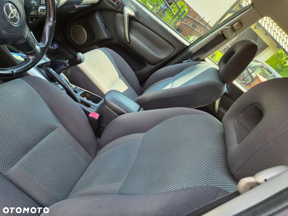 Toyota RAV4 2.0 VVT-i 4x4 - 8
