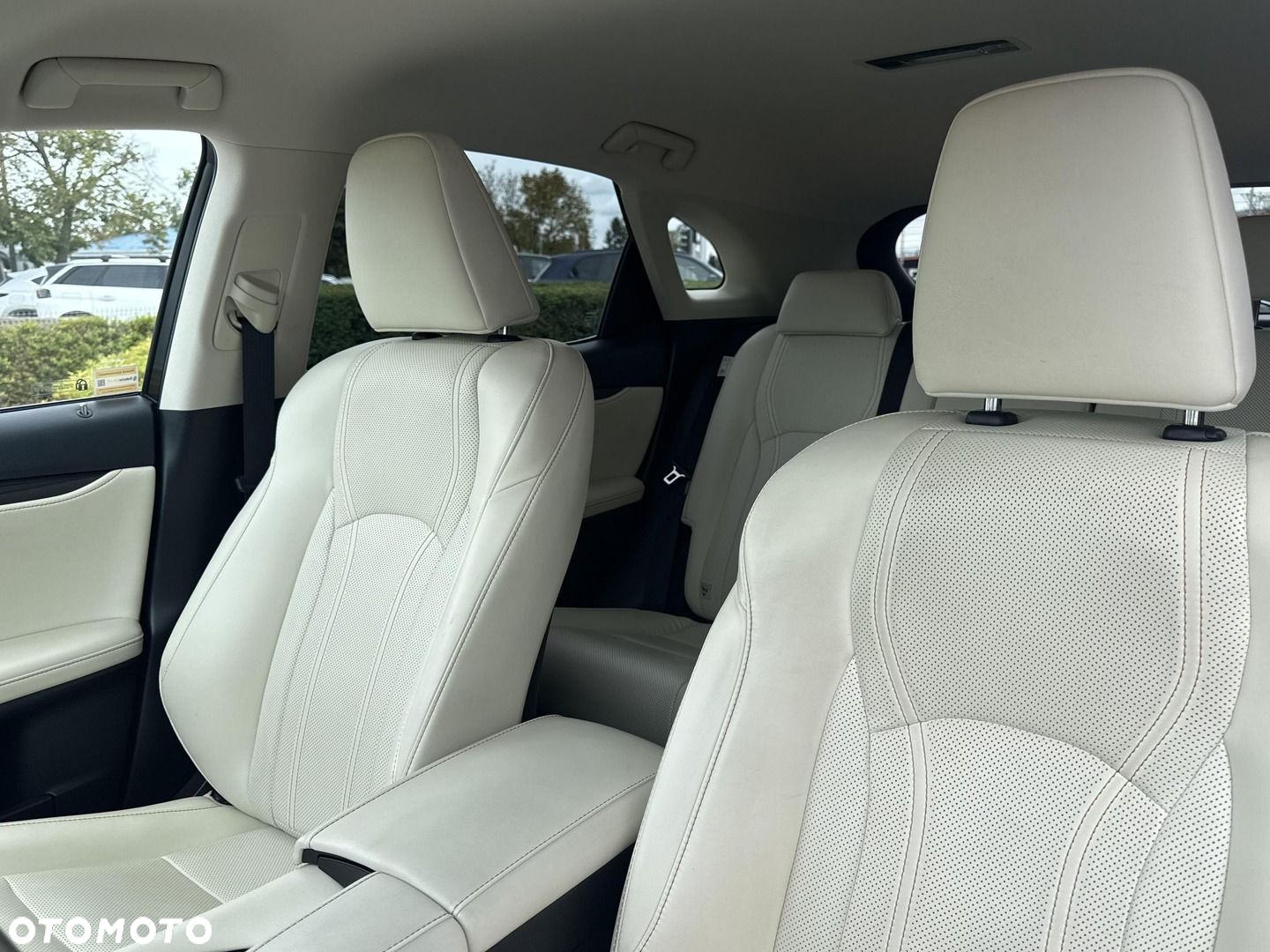 Lexus RX - 12