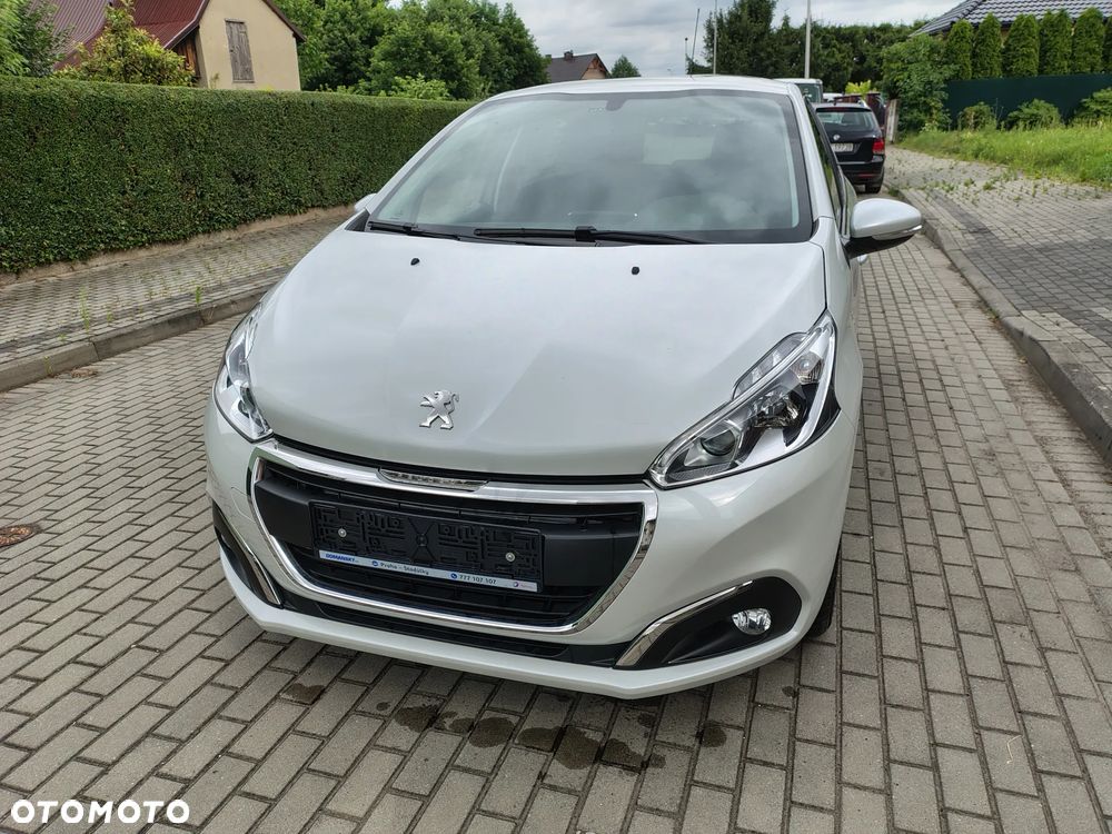 Peugeot 208 - 1