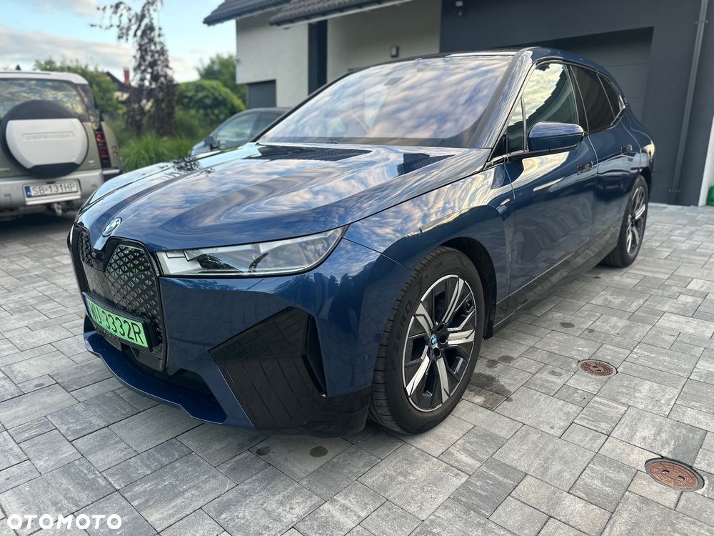 BMW iX xDrive40 76.6kWh Signature - 1