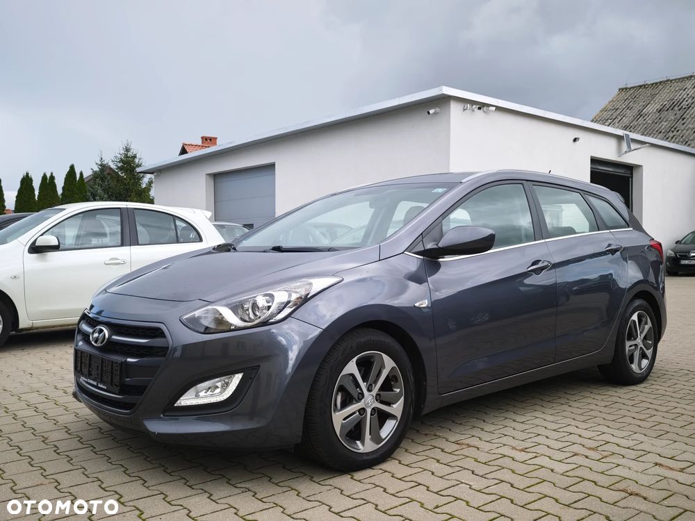 Hyundai i30 blue Kombi 1.6 GDi YES Gold - 8