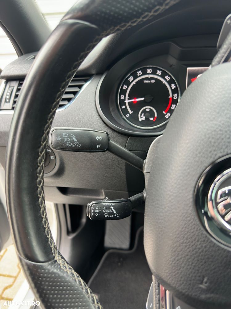 Skoda Octavia 2.0 TDI RS DSG - 25