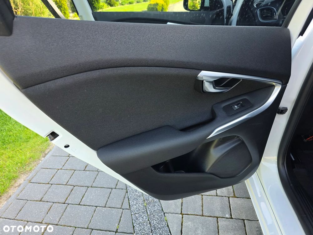 Volvo V40 D4 Geartronic RDesign - 21