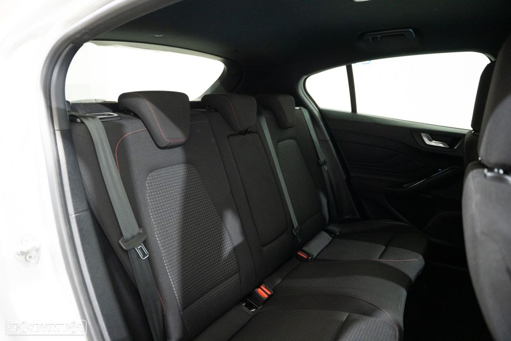Ford Focus 1.0 EcoBoost MHEV ST-Line - 14