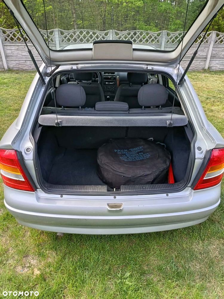 Opel Astra 1.4 Essentia - 5