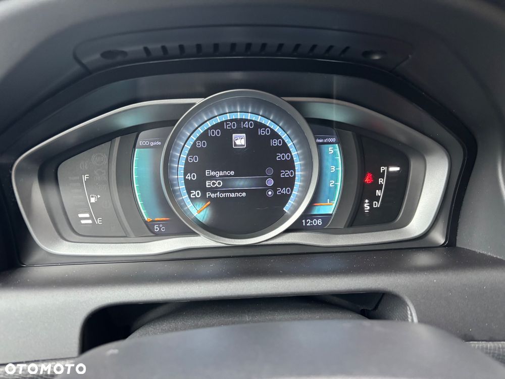 Volvo XC 60 D4 Geartronic Momentum - 28