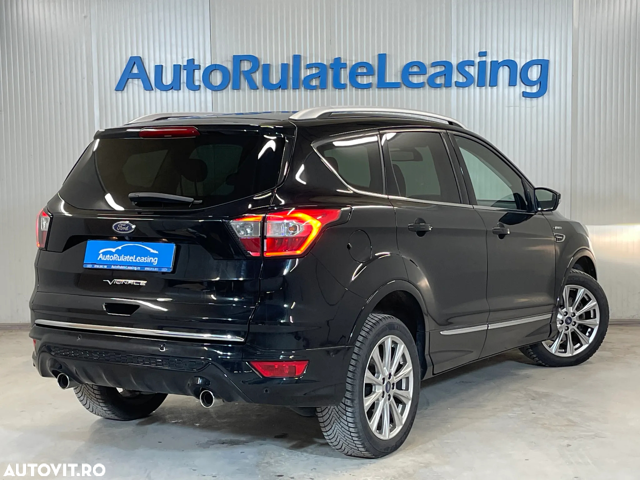 Ford Kuga 2.0 TDCi 4WD Powershift Vignale - 3
