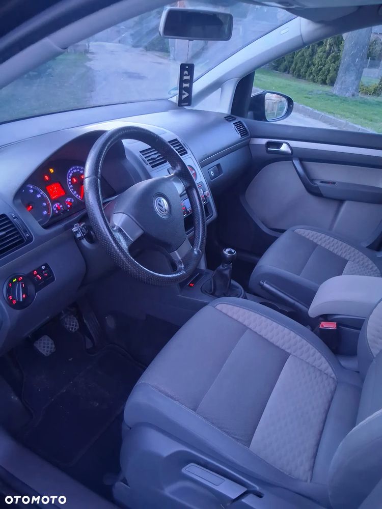 Volkswagen Touran - 5