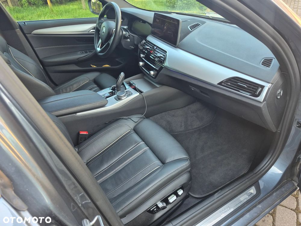 BMW Seria 5 520i Luxury Line sport - 11