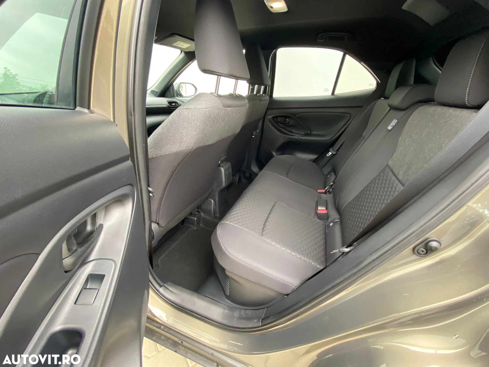 Toyota Yaris Cross 1.5 VVT-i HSD 4x4 Dynamic - 6