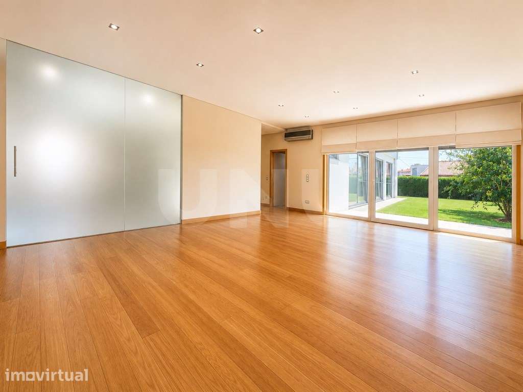 MORADIA T4 ISOLADA | MODERNA | LUZ NATURAL | PRIVACIDADE | SÃO FÉLI... - Grande imagem: 5/36