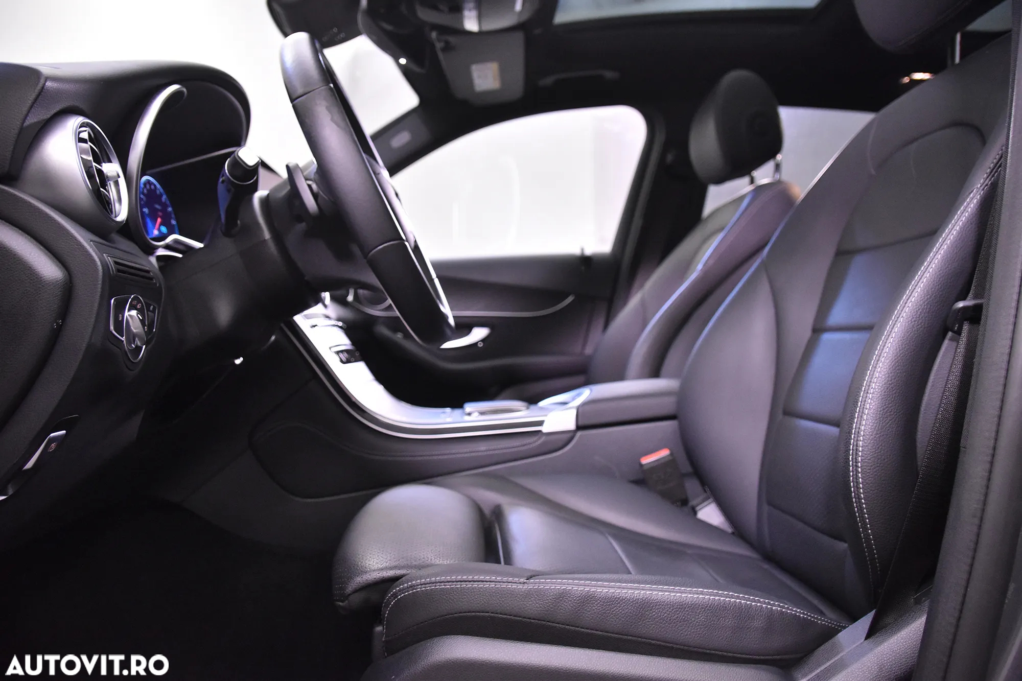 Mercedes-Benz GLC 300 e 4MATIC - 24