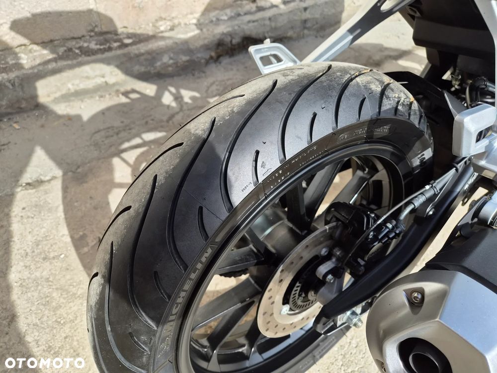 Yamaha YZF - 4