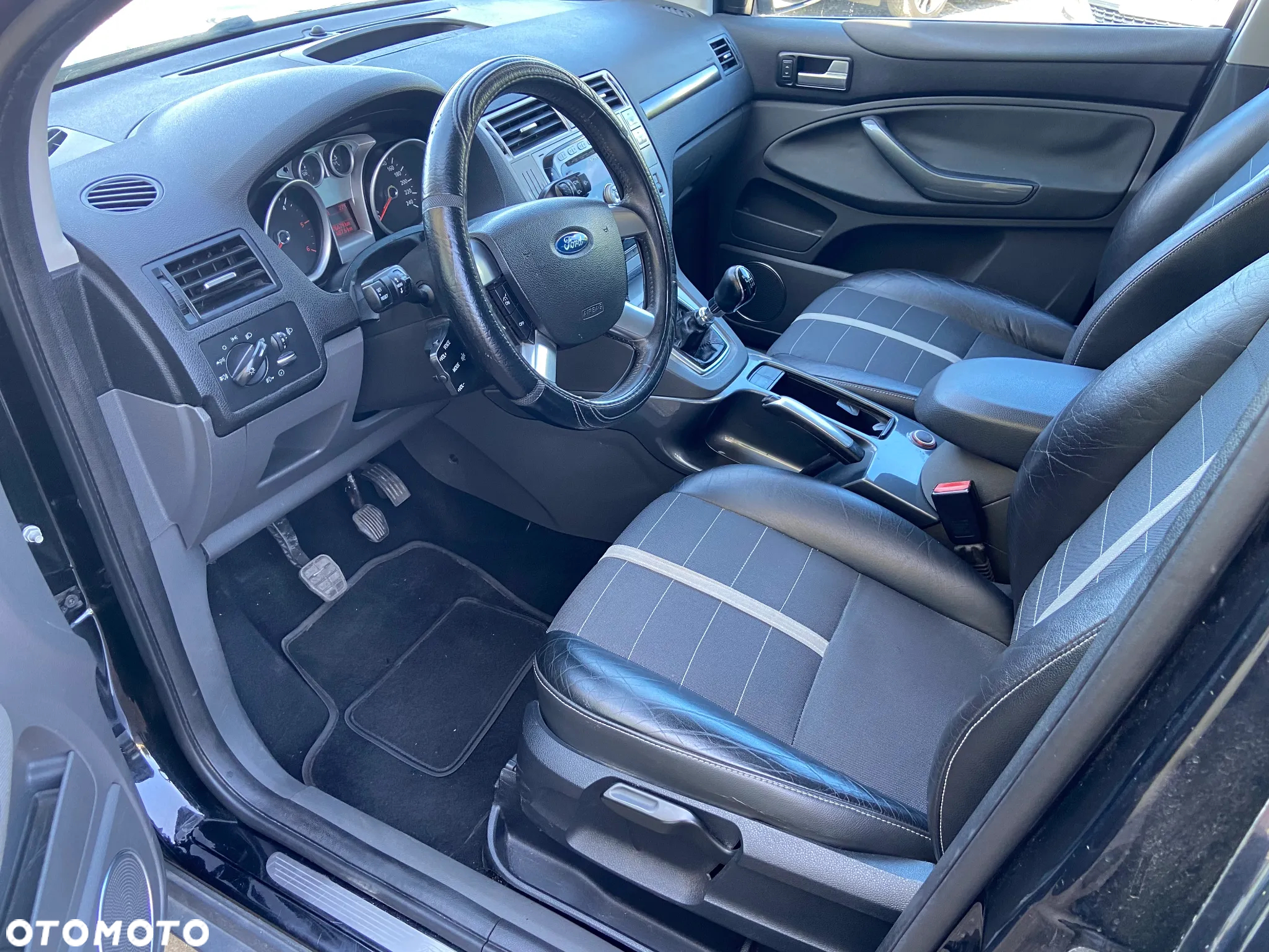 Ford Kuga 2.0 TDCi 4x4 Titanium - 26