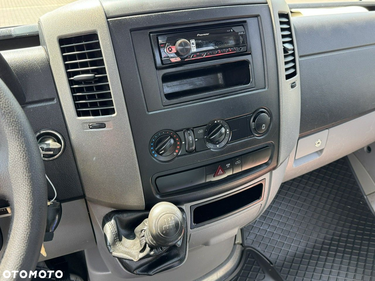 Mercedes-Benz Sprinter - 26
