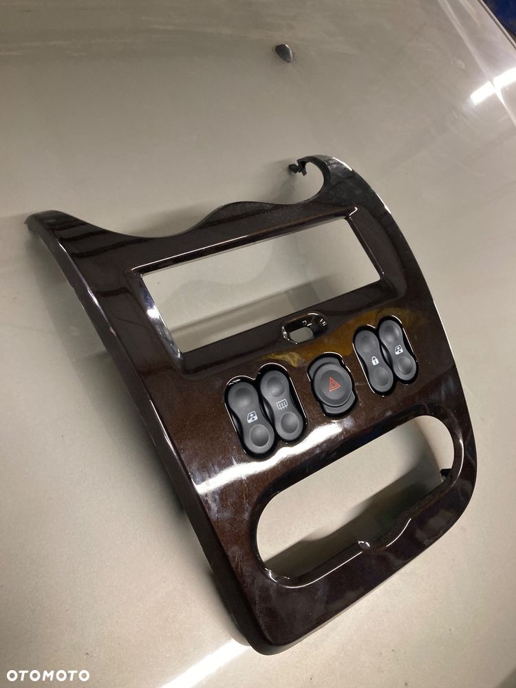DACIA DUSTER DASTER 1 I LOGAN II RAMKA PANEL OBUDOWA OSŁONA RADIA RAMKA NA RADIO - 1