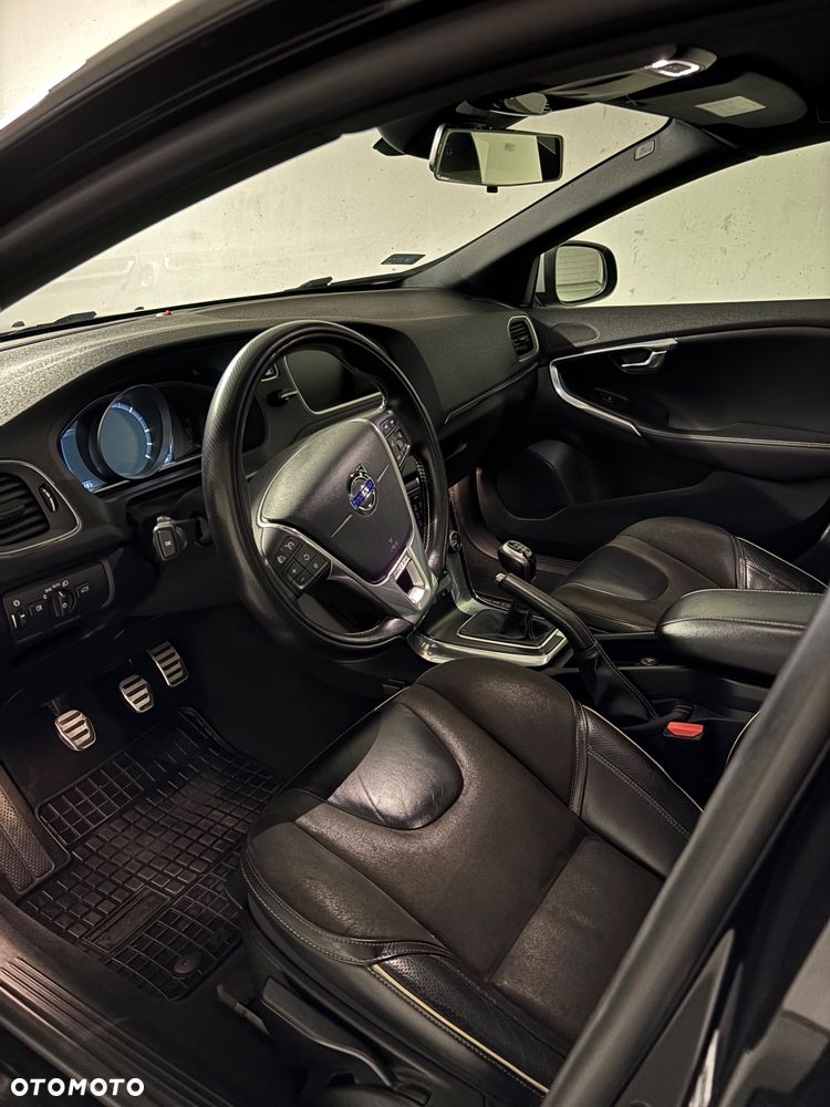 Volvo V40 D2 Drive-E R-Design Momentum - 9