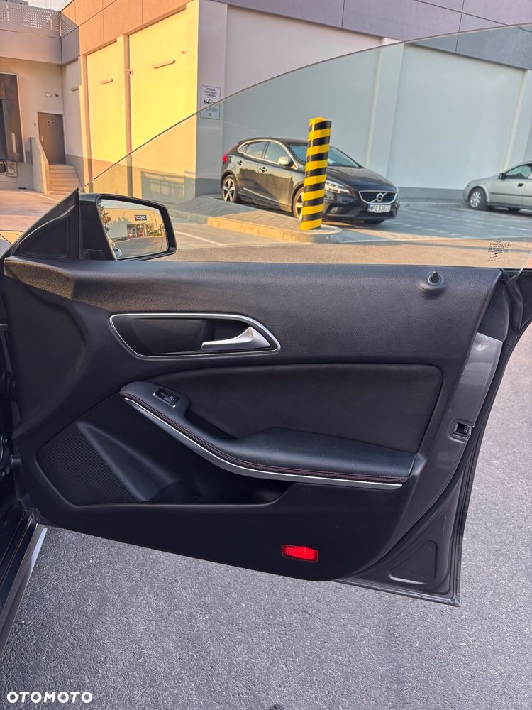 Mercedes-Benz CLA 220 4-Matic AMG Line - 20