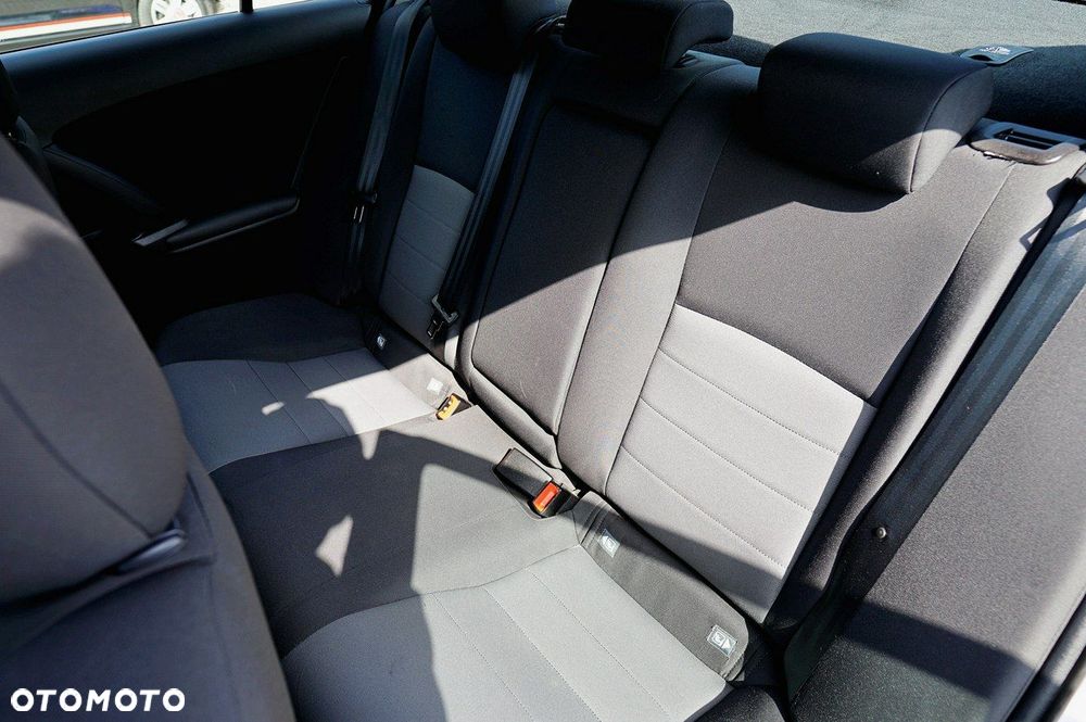 Toyota Avensis 1.8 Active MS - 19