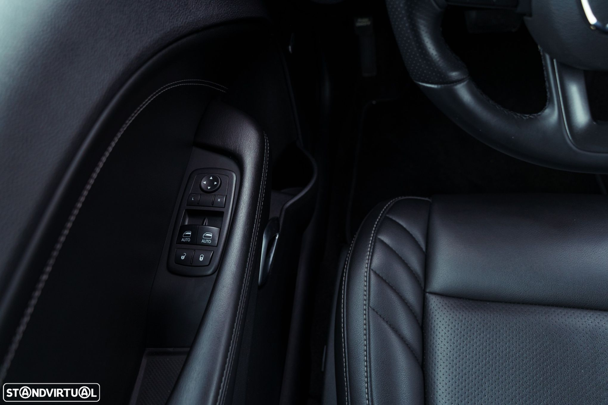 Dodge Challenger Auto SXT Plus - 18