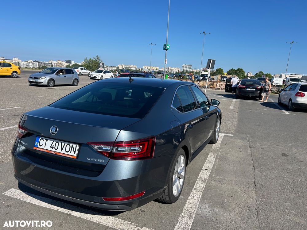 Skoda Superb 2.0 TDI DSG Ambition - 6