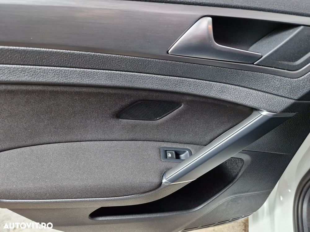 Volkswagen Golf - 23