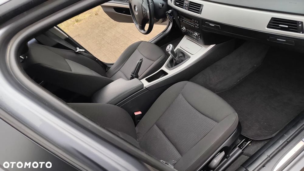 BMW Seria 3 318d DPF Edition Sport - 35