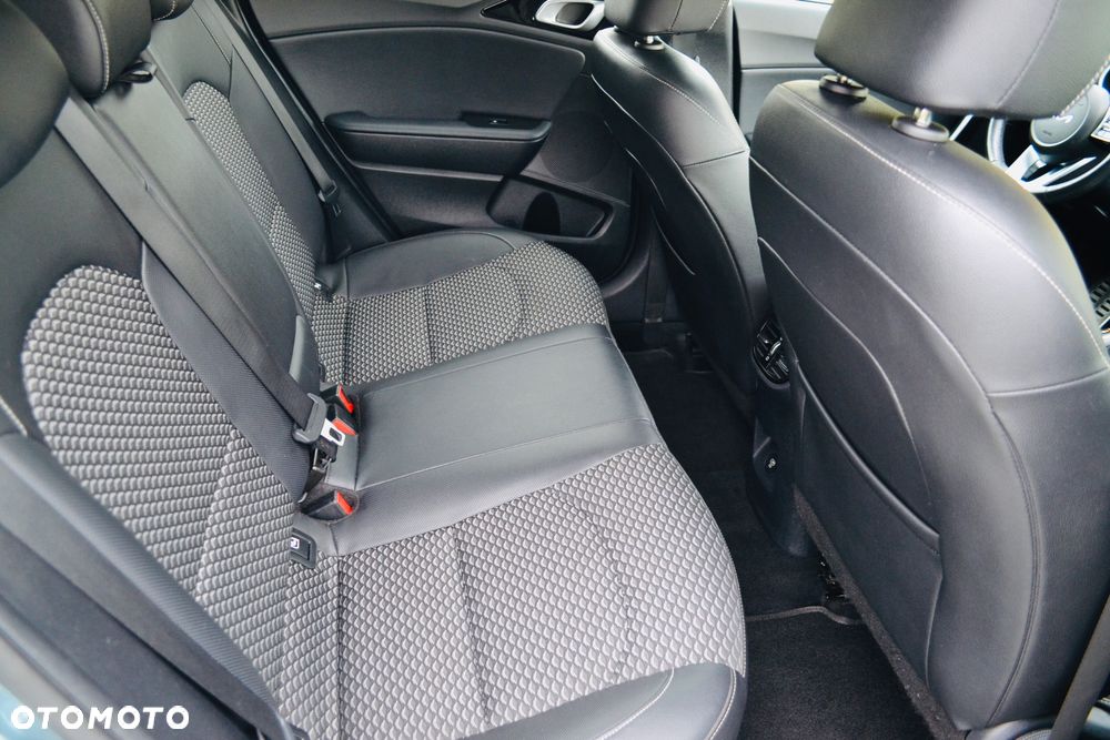 Kia Ceed 1.5 T-GDI Business Line - 14