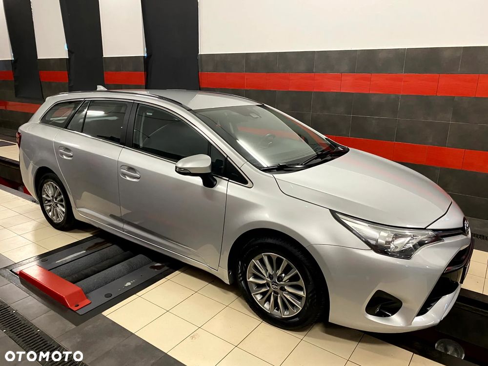 Toyota Avensis 1.8 Premium - 5