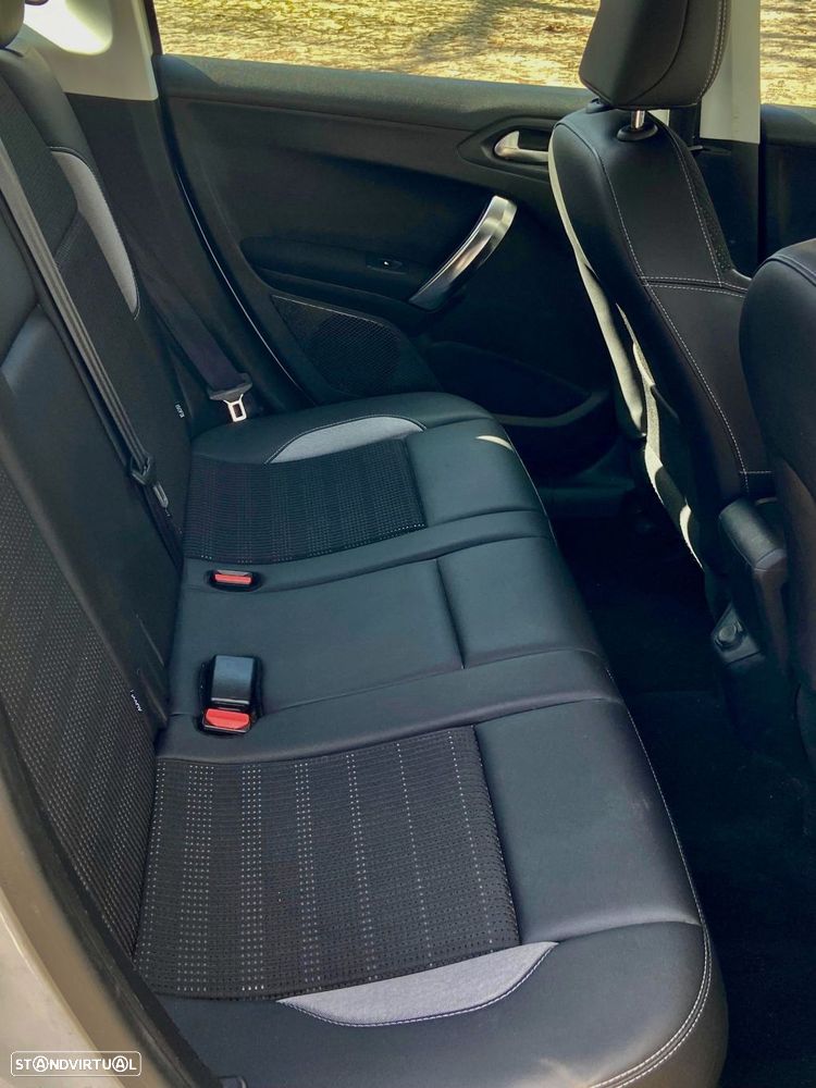 Peugeot 2008 1.2 PureTech Allure - 15