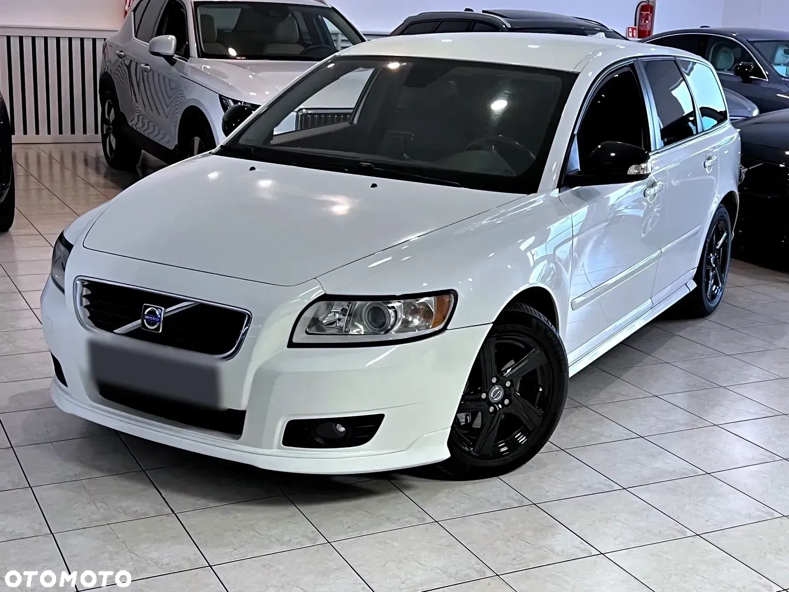 Volvo V50 D2 R-Design - 3