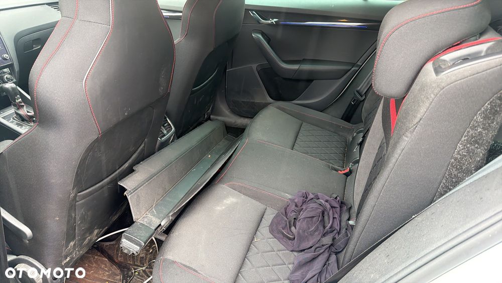 Skoda Octavia 2.0 TDI 4x4 DSG RS - 28