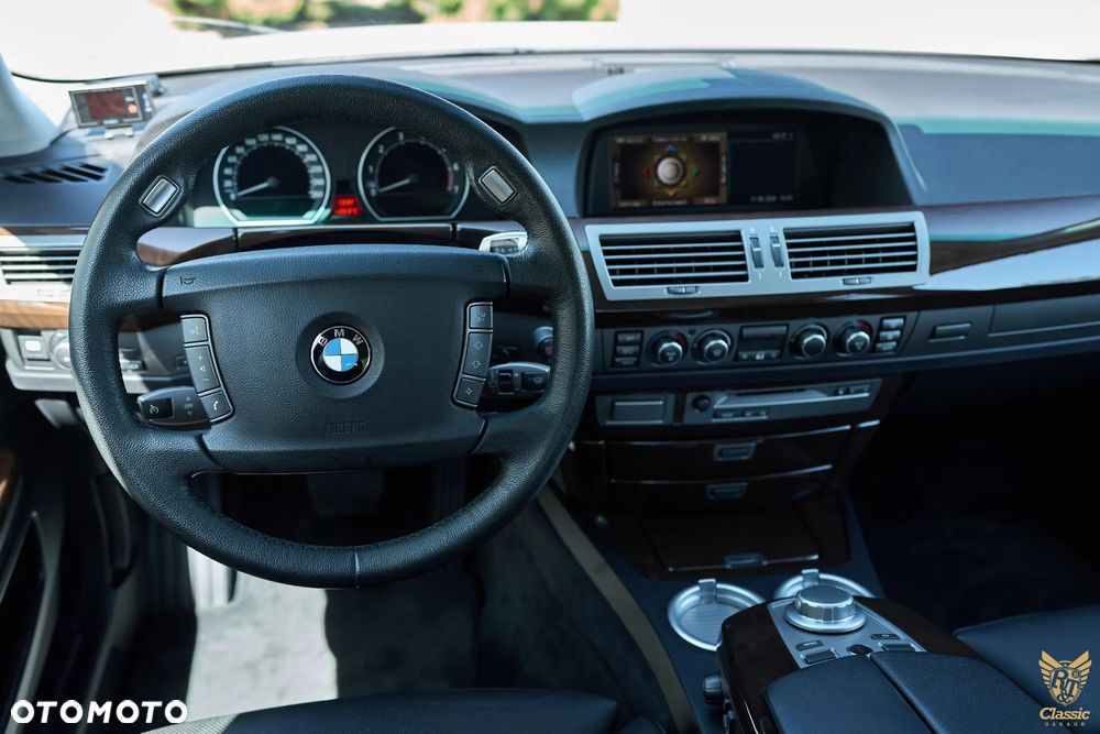 BMW Seria 7 750i L - 15