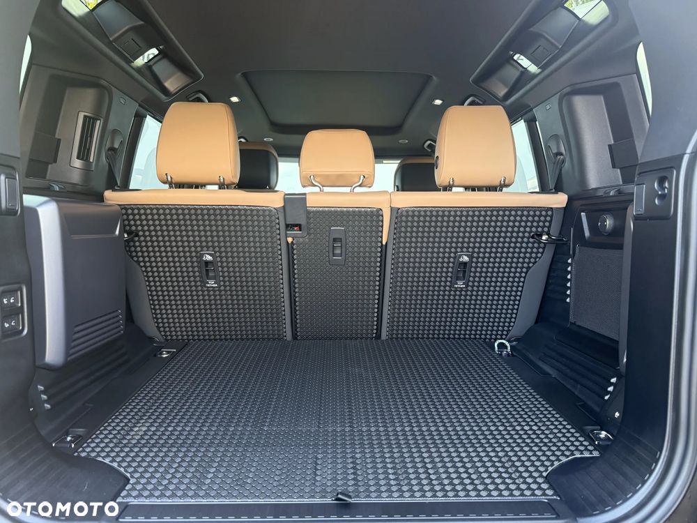 Land Rover Defender 3.0 D250 mHEV X-Dynamic HSE - 12